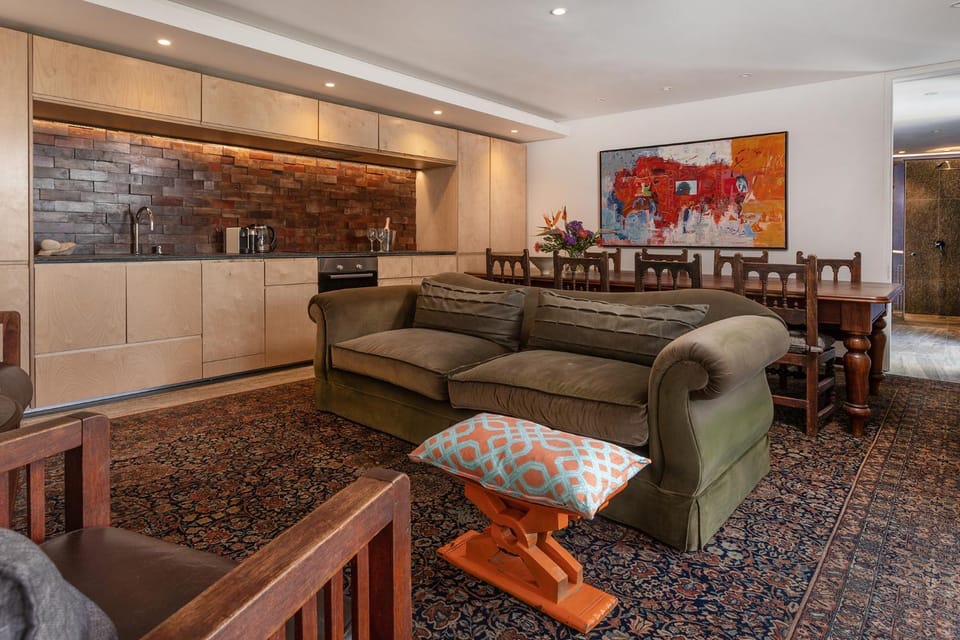 Seating area, Dining area, kitchen