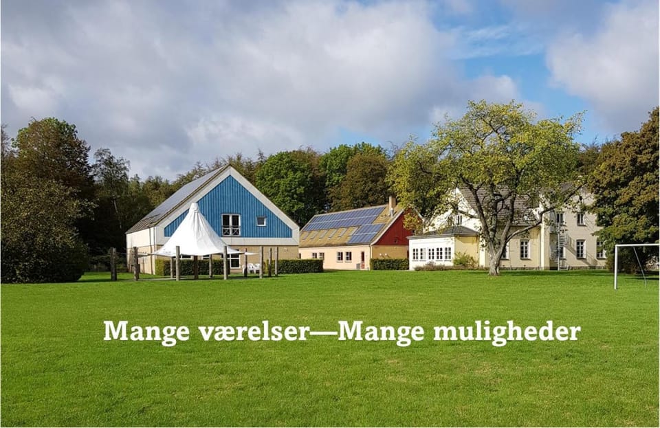 Property building, Off site, Natural landscape, Garden, Garden view