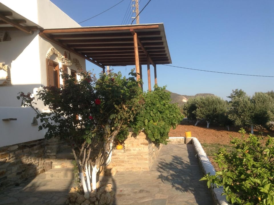 Facade/entrance, Balcony/Terrace