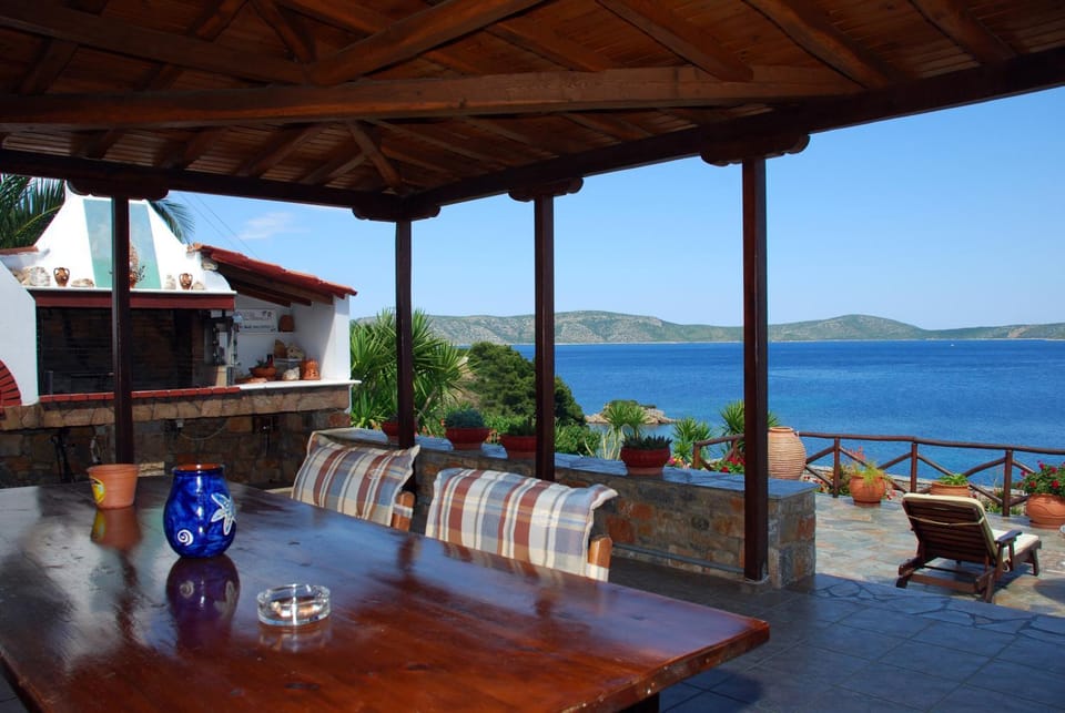 Vila Elena 1astoning view House in Sporades, Greece