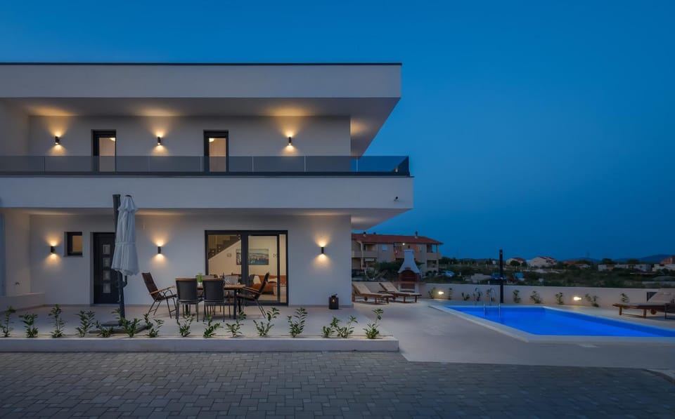 Property building, Swimming pool