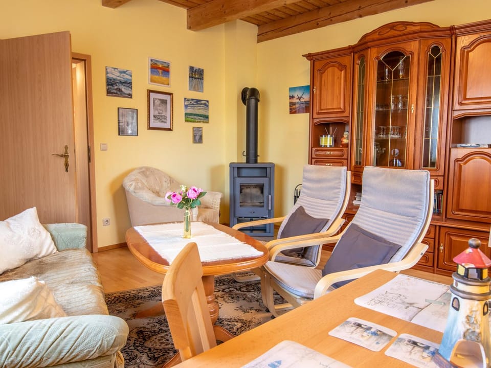 Living room, Seating area, Dining area, fireplace