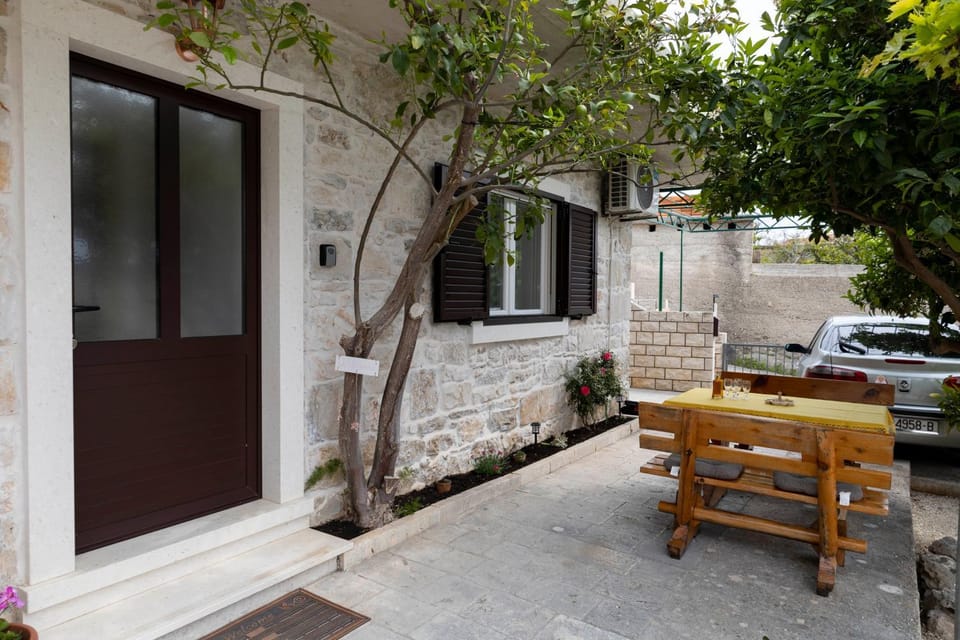 Patio, Day, Seating area