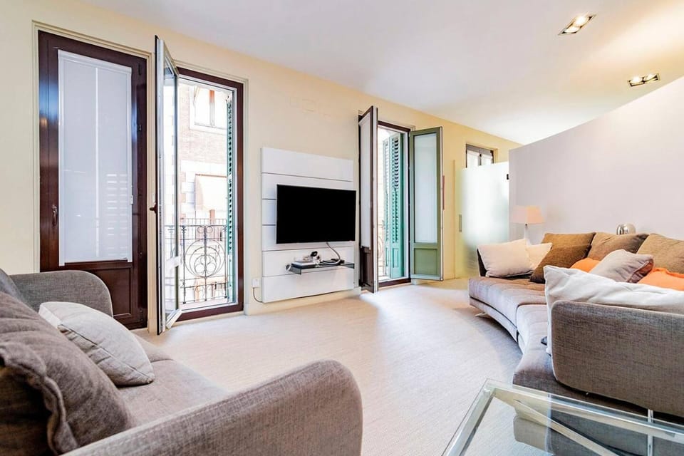 TV and multimedia, Living room, Seating area