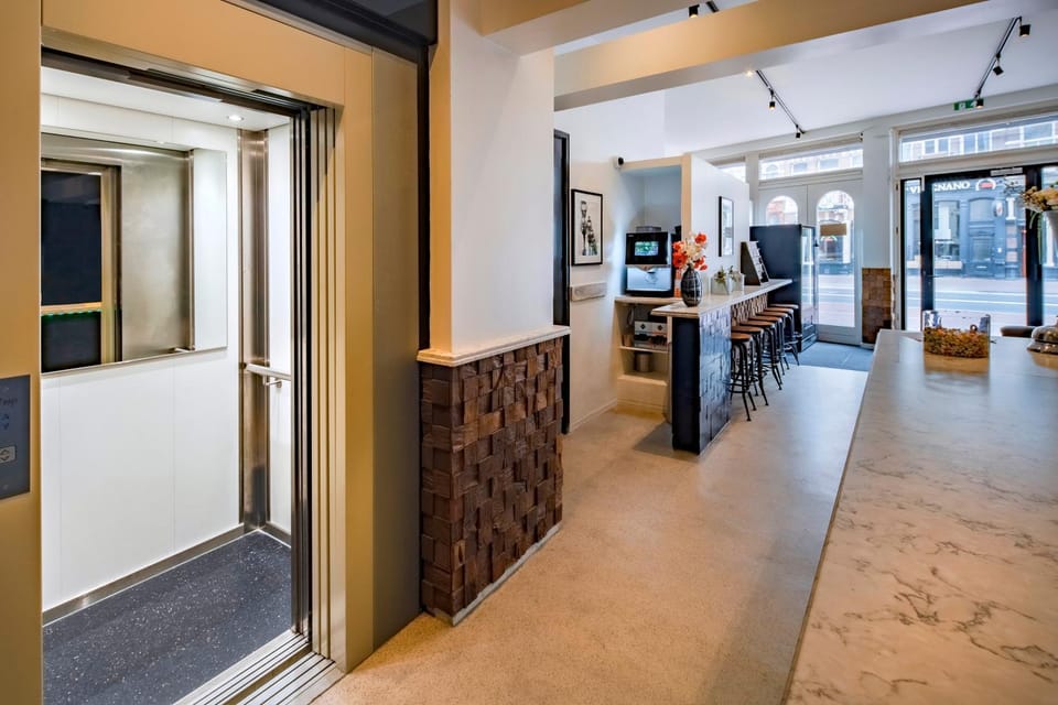 Lobby or reception, elevator