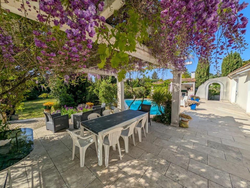 Ibis - villa avec piscine, jardin et parking Villa in Arles