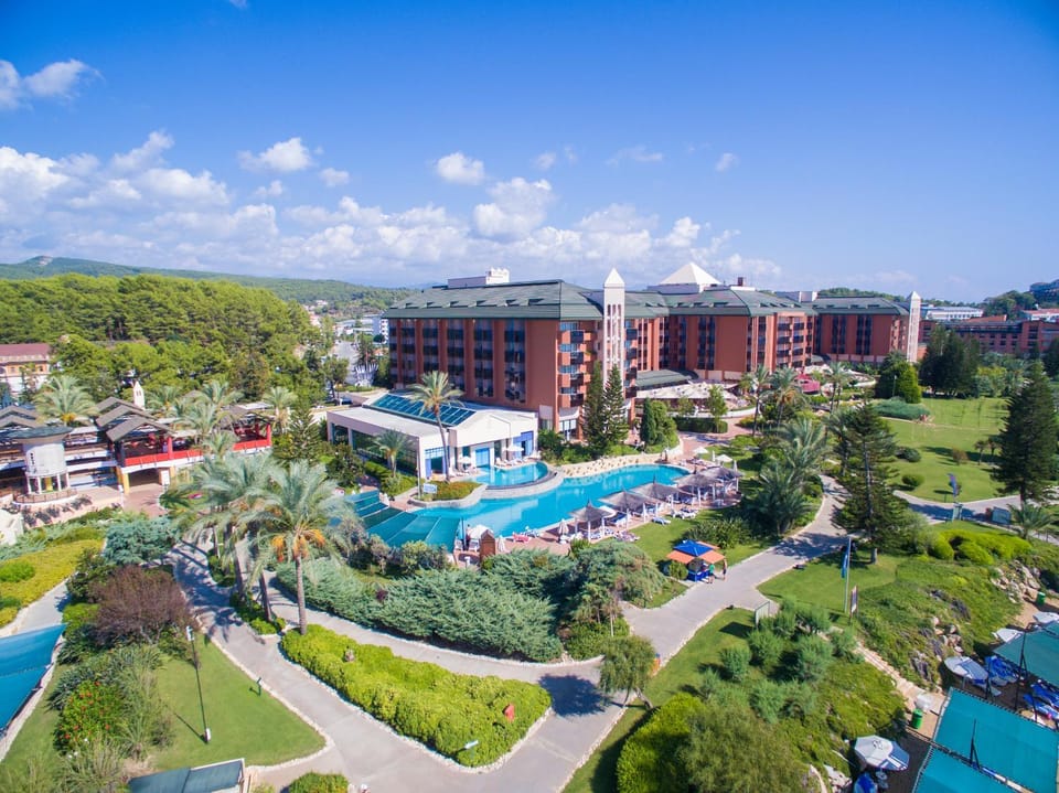 Property building, Spring, Day, Bird's eye view, Mountain view, Swimming pool, sunbed