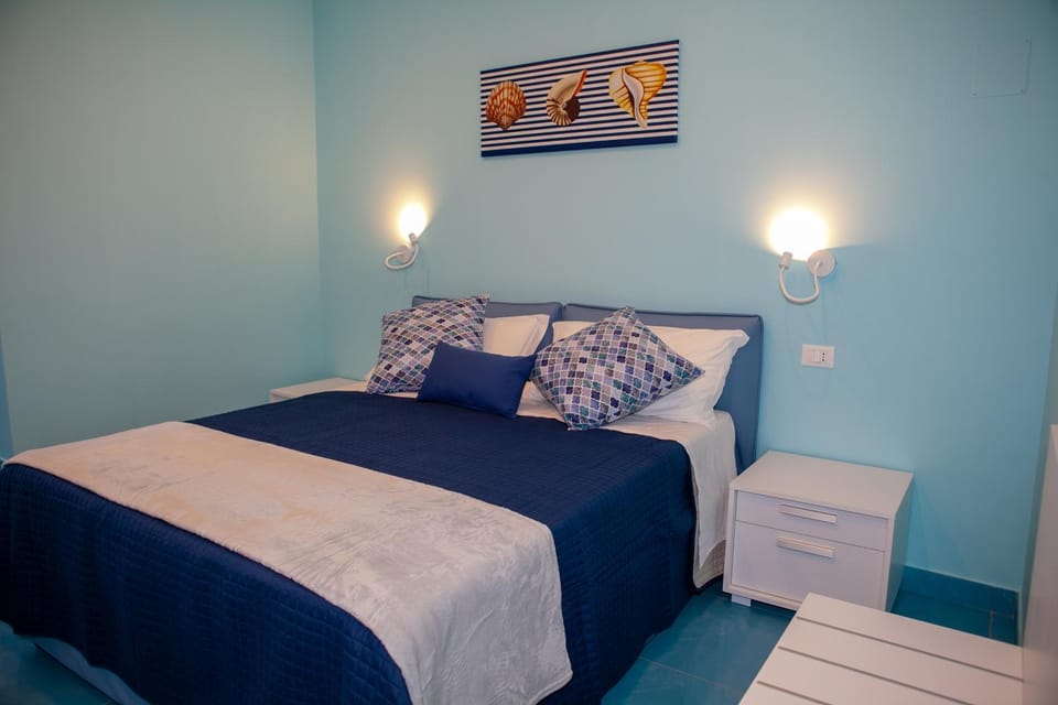 Bed, Photo of the whole room, Bedroom, On site