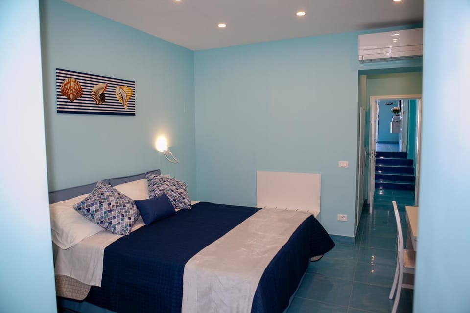 Bed, Photo of the whole room, Bedroom, On site