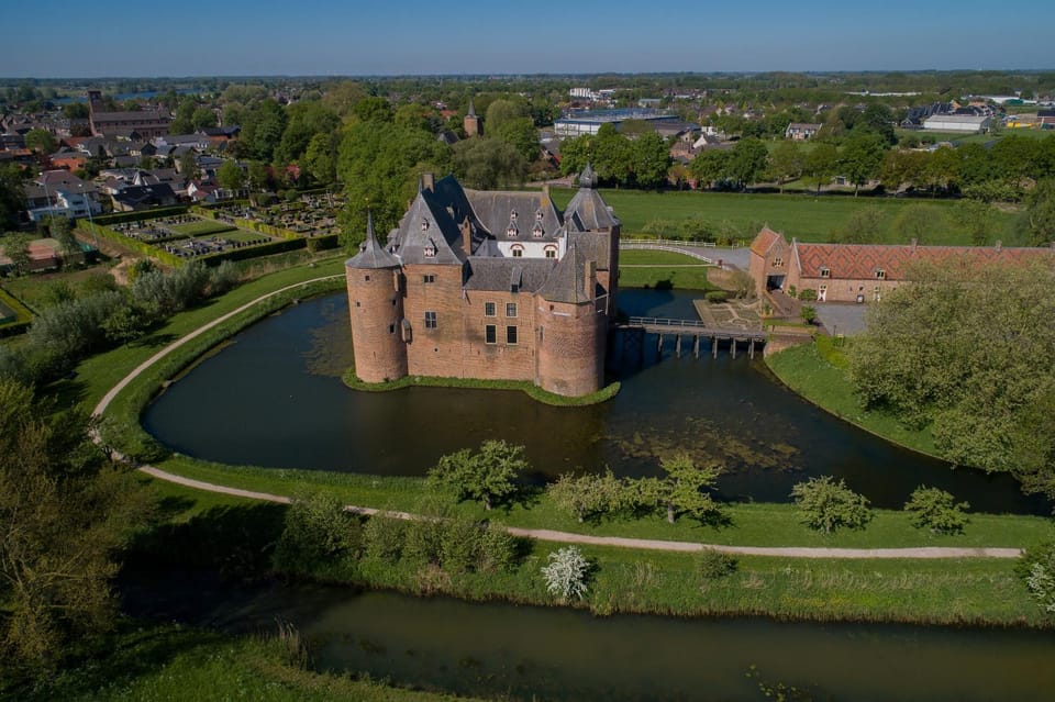 B&B kasteel Ammersoyen Bed and Breakfast in North Brabant (province)