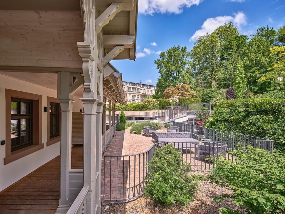 Property building, Spring, Balcony/Terrace