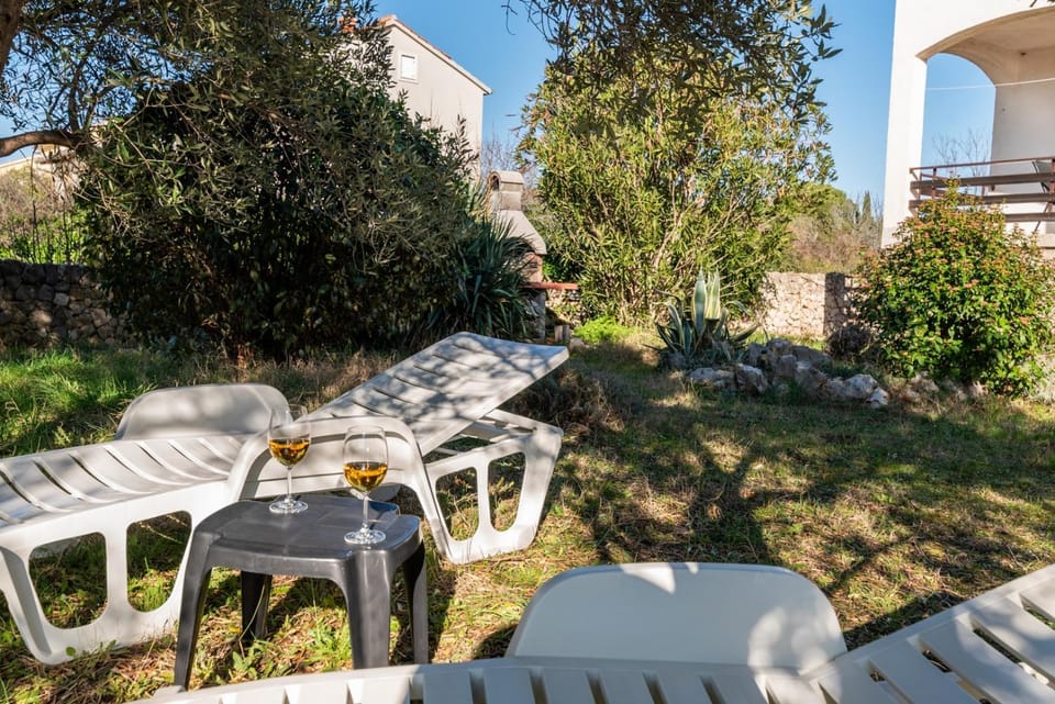 Garden, Seating area, Garden view