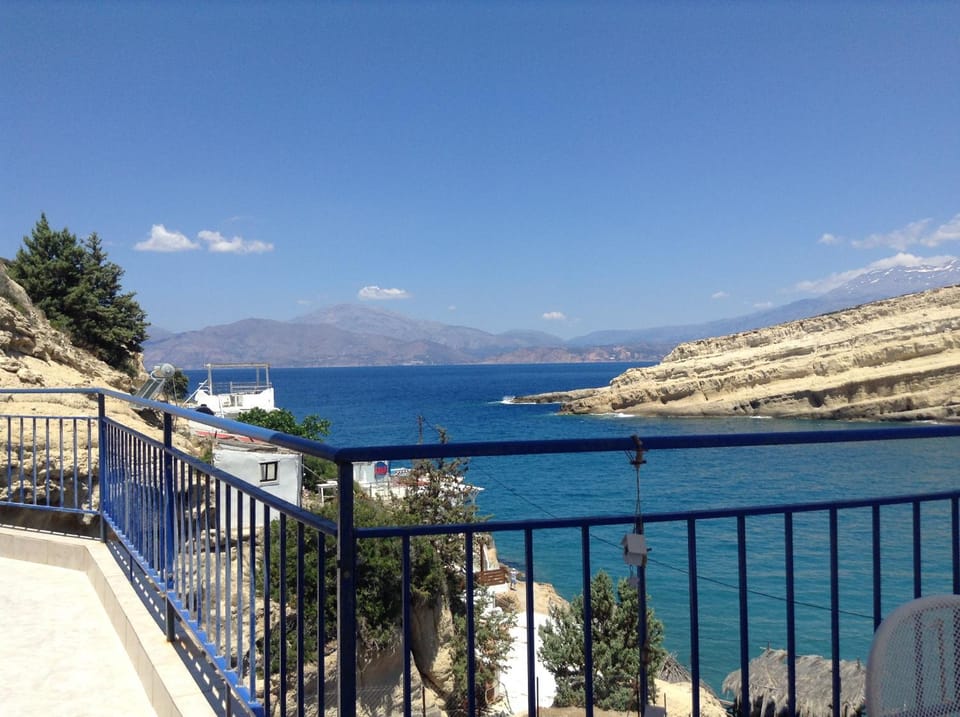 Property building, Balcony/Terrace, Sea view