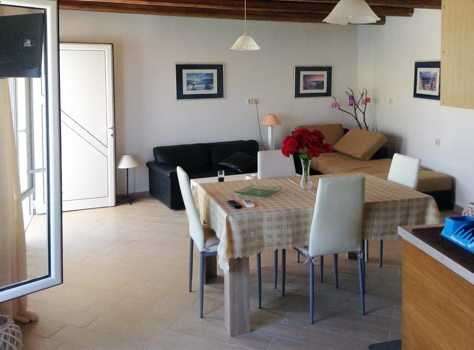 Living room, Photo of the whole room
