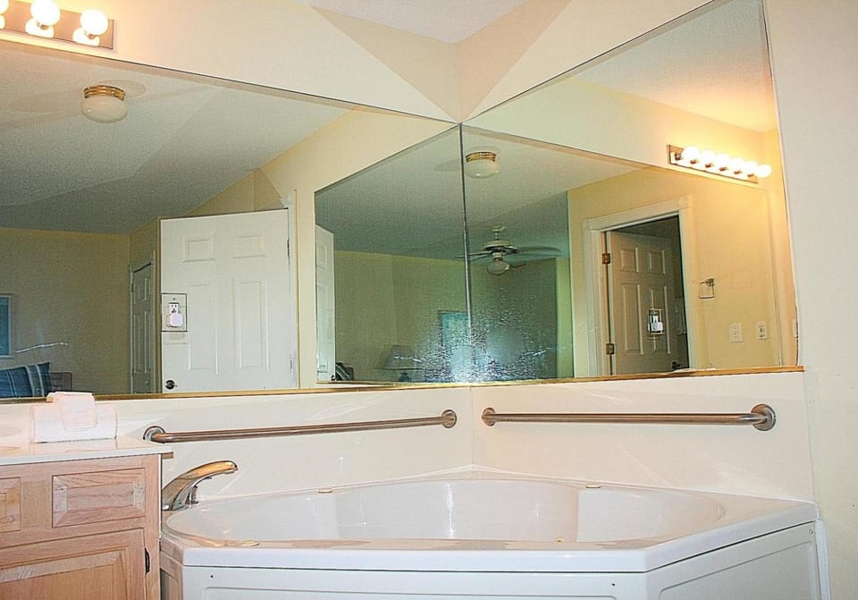 27 Holes of Golf Surrounds the Home 101L Apartment in South Carolina