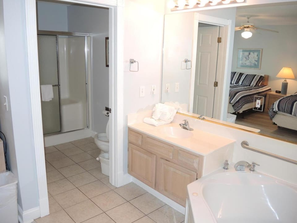 27 Holes of Golf Surrounds the Home 101L Apartment in South Carolina
