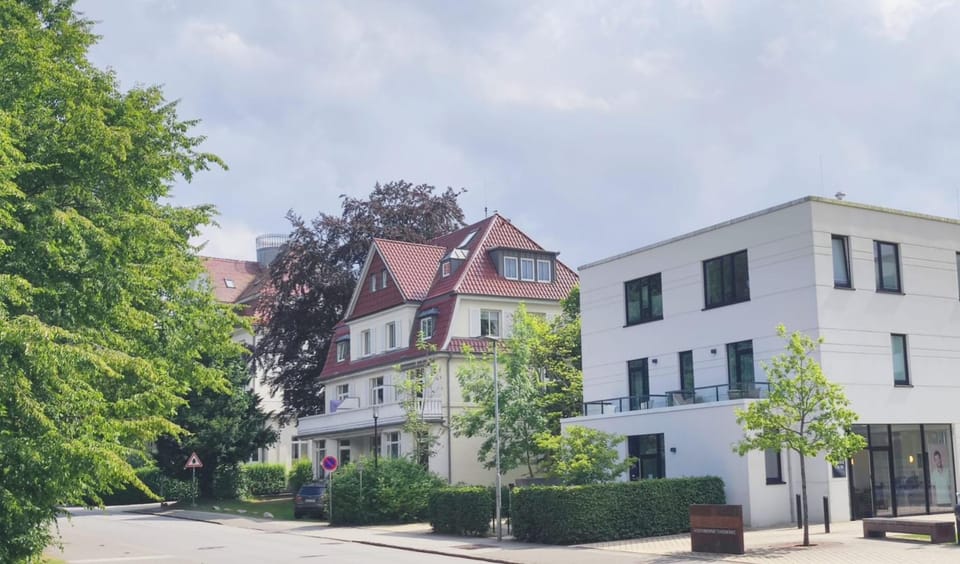 Neighbourhood, Street view