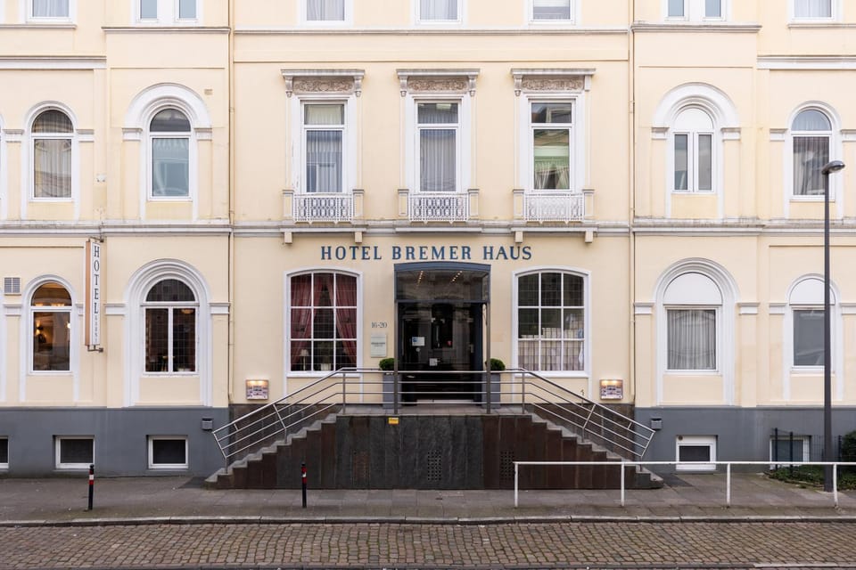 Property building, Facade/entrance