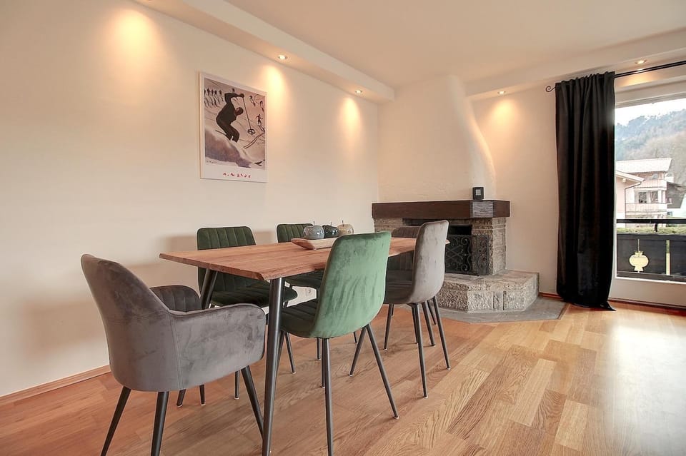 Seating area, Dining area