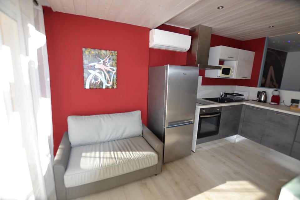 Living room, Seating area, kitchen