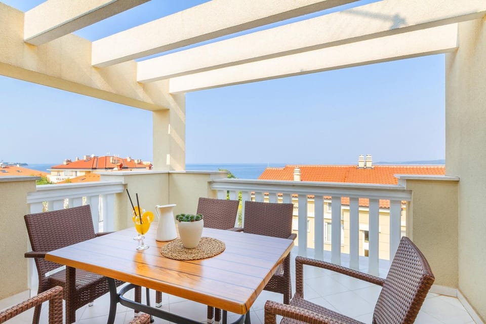 View (from property/room), Balcony/Terrace, Seating area