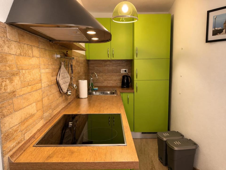 Kitchen or kitchenette, oven, stove