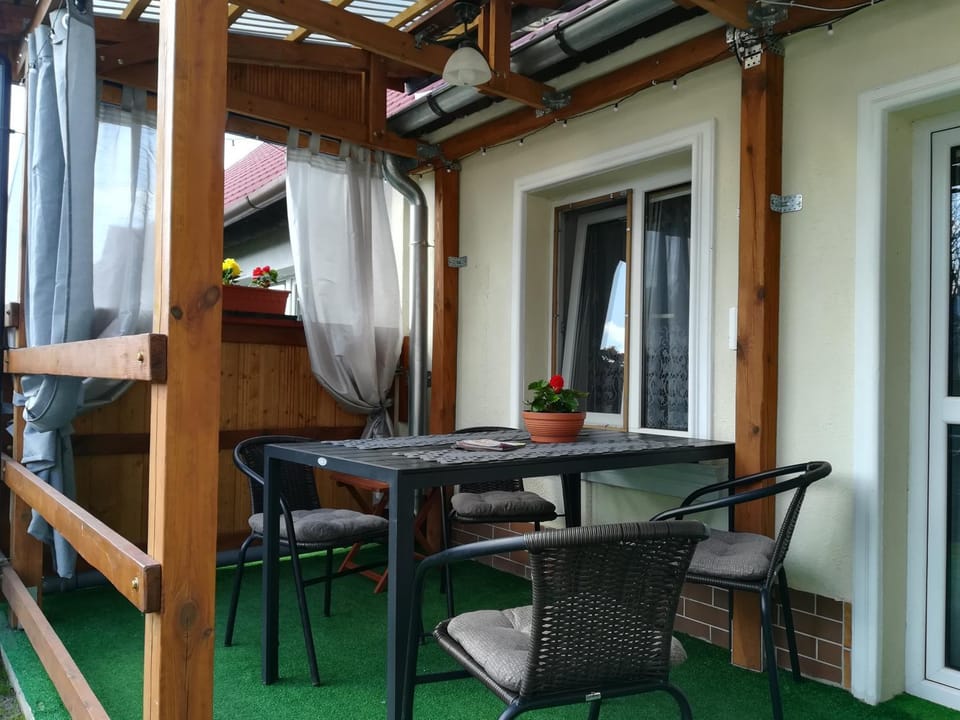Patio, Summer