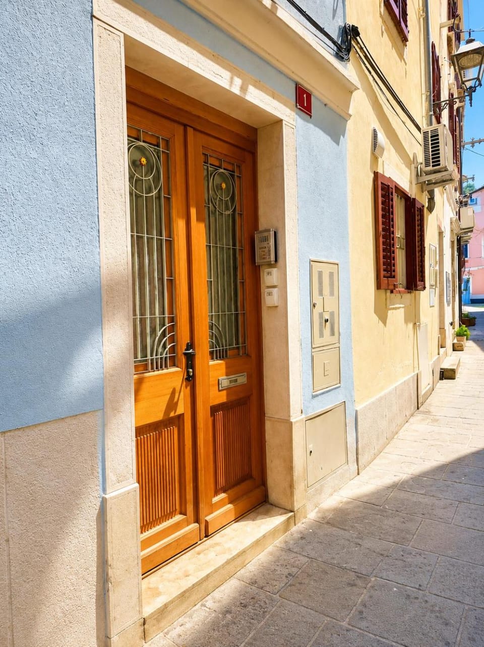 Facade/entrance