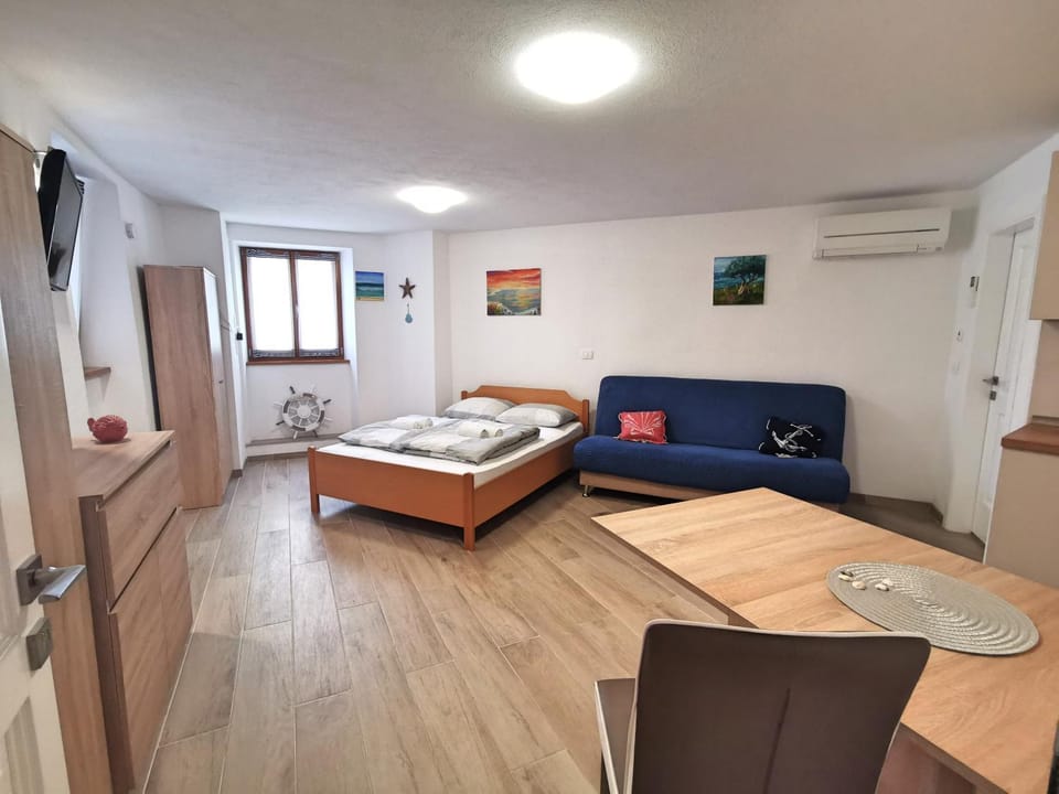 Bed, Bedroom, air conditioner