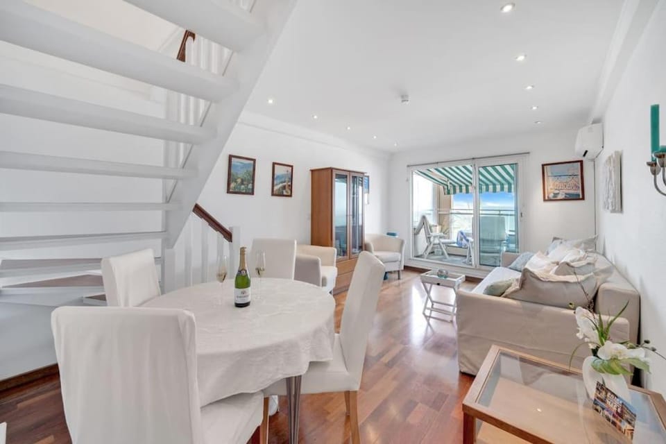 La Prom - a two bedroom apartment with a sea view Apartment in Nice