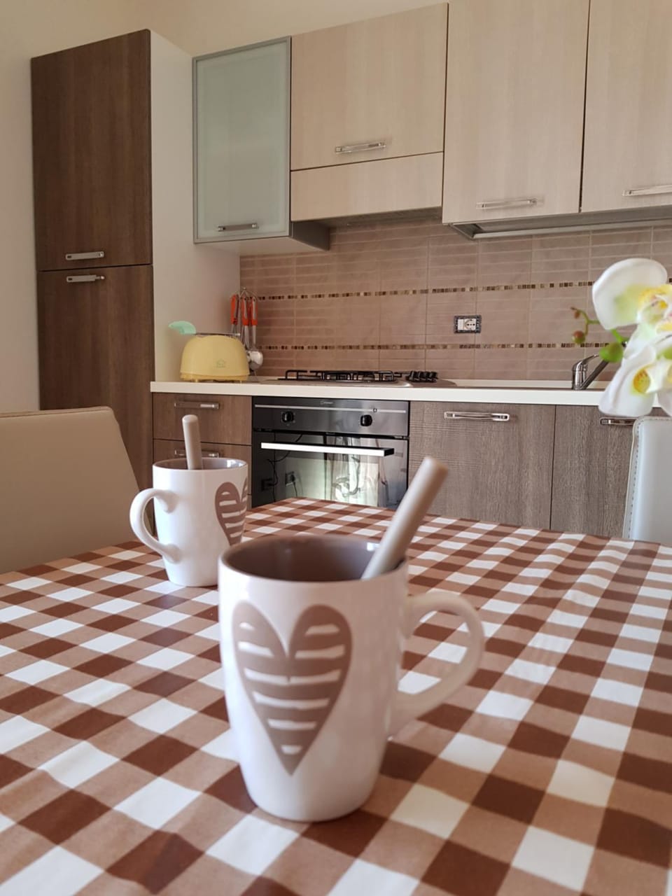 Coffee/tea facilities, Kitchen or kitchenette, Dining area