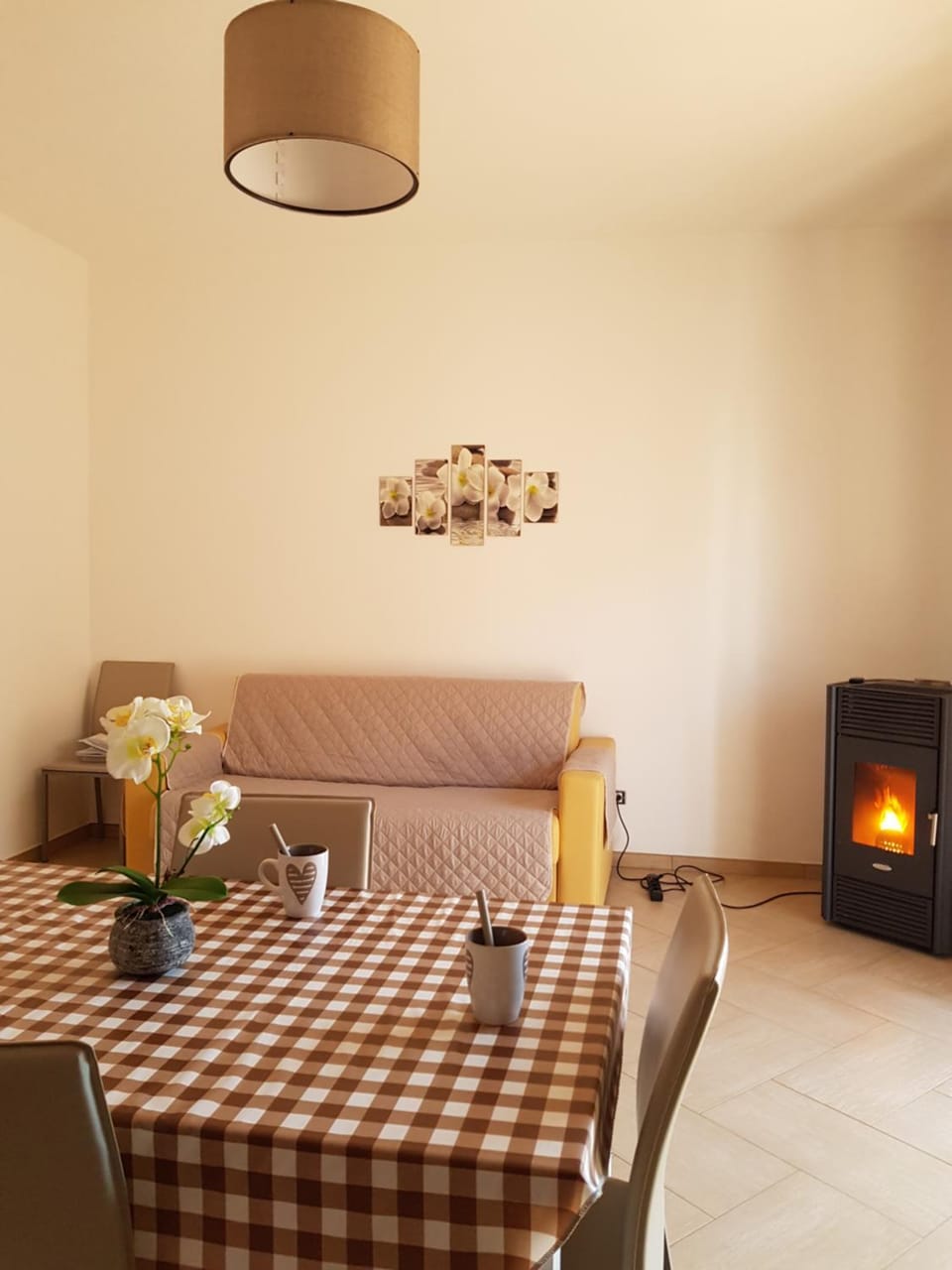Seating area, Dining area