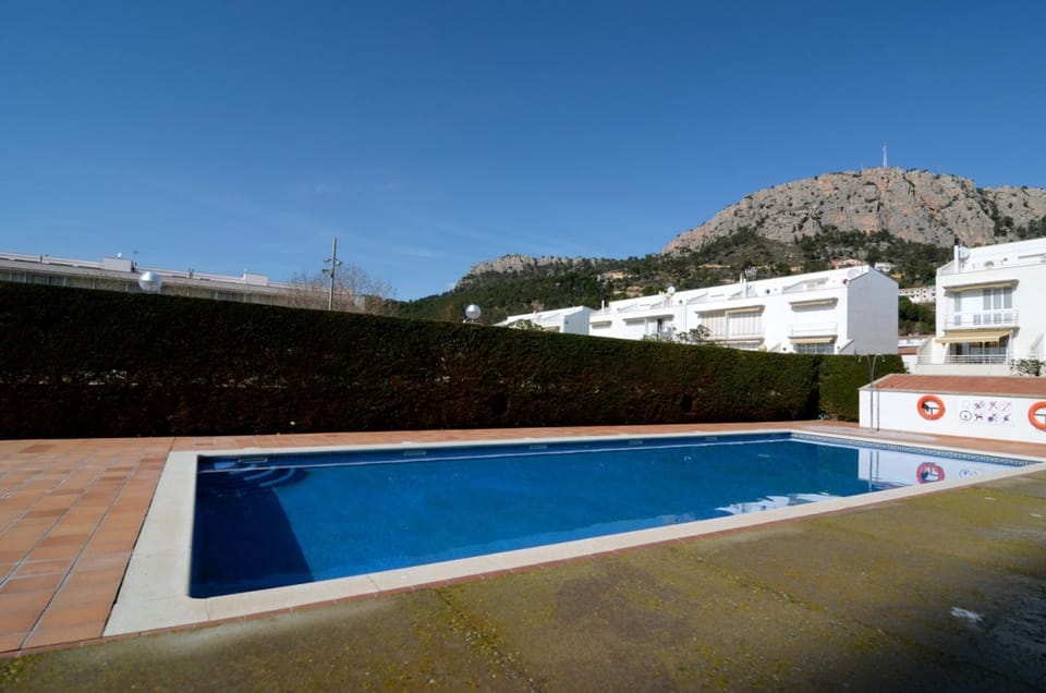 Swimming pool, Swimming pool