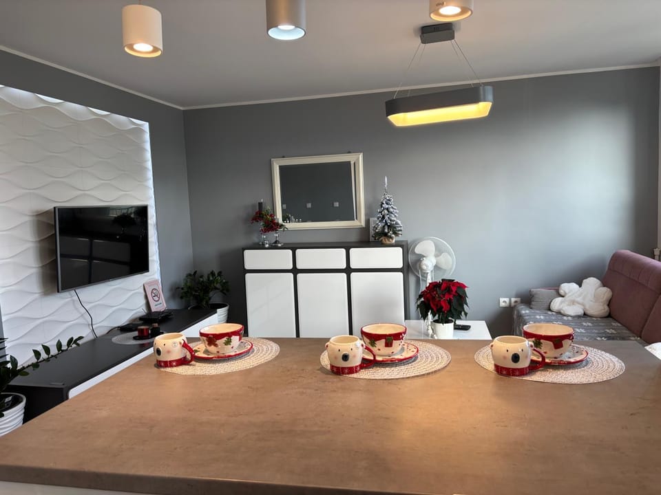 TV and multimedia, Kitchen or kitchenette, Food and drinks, Dining area