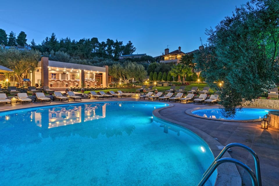 Restaurant/places to eat, Lounge or bar, Swimming pool