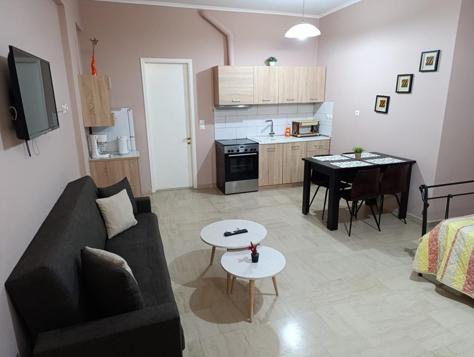 TV and multimedia, Kitchen or kitchenette, Living room, Seating area, Dining area, oven, stove
