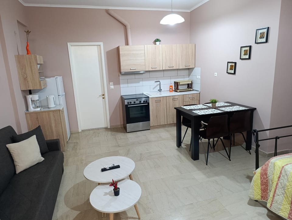 Kitchen or kitchenette, Living room, Seating area, oven