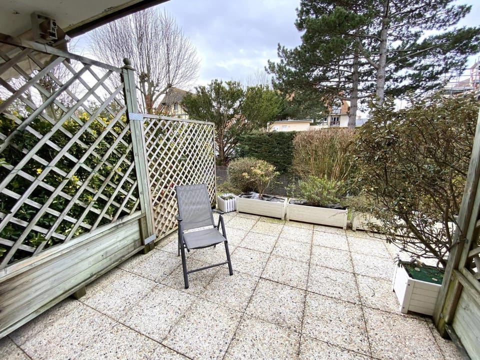 STUDIO AVEC TERRASSE PLEIN SUD - RÉSIDENCE LE FENIL AVENUE DE VERDUN A CABOURG Apartment in Cabourg