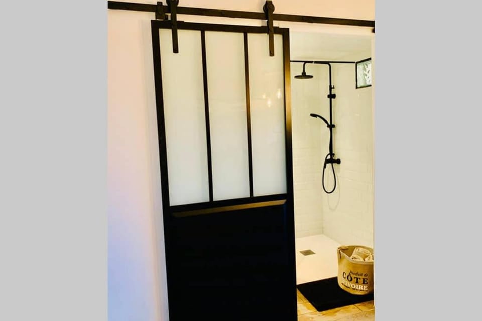 Studio centre de Hyeres pour 4 personnes piscine et tennis Apartment in Hyères