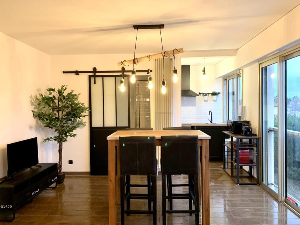 Studio centre de Hyeres pour 4 personnes piscine et tennis Apartment in Hyères