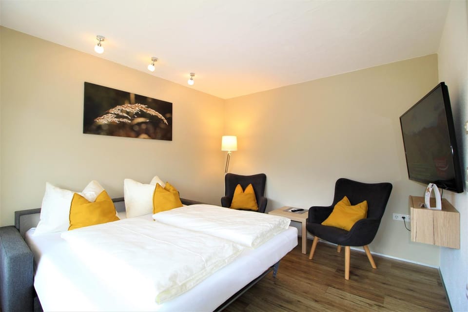 Bed, Living room, Photo of the whole room, Bedroom