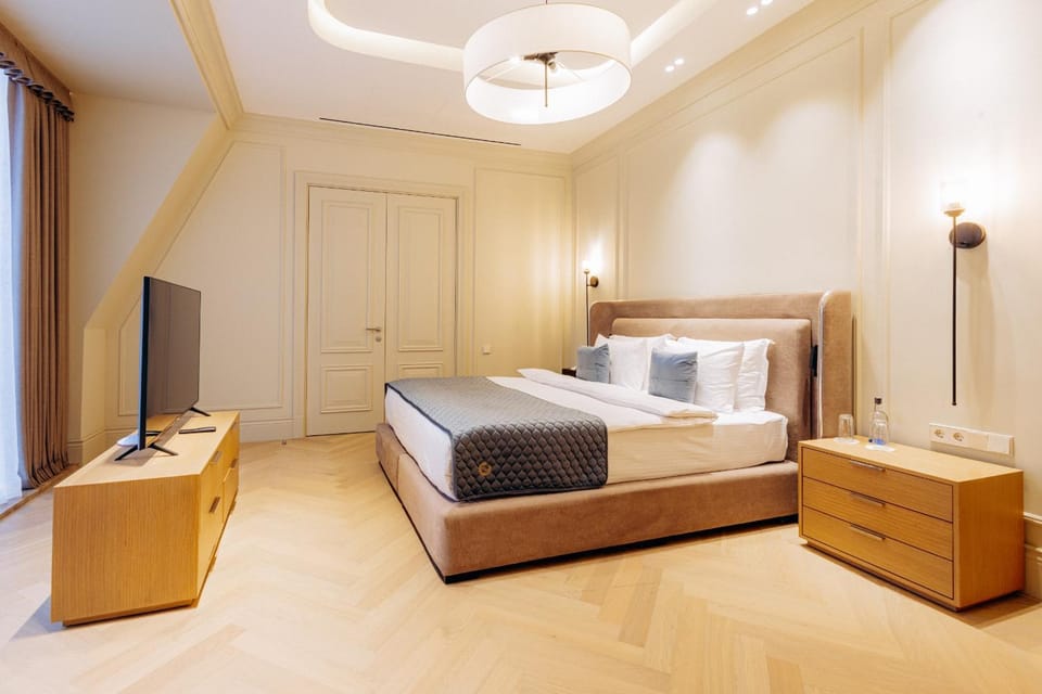 Bed, TV and multimedia, Bedroom, wardrobe