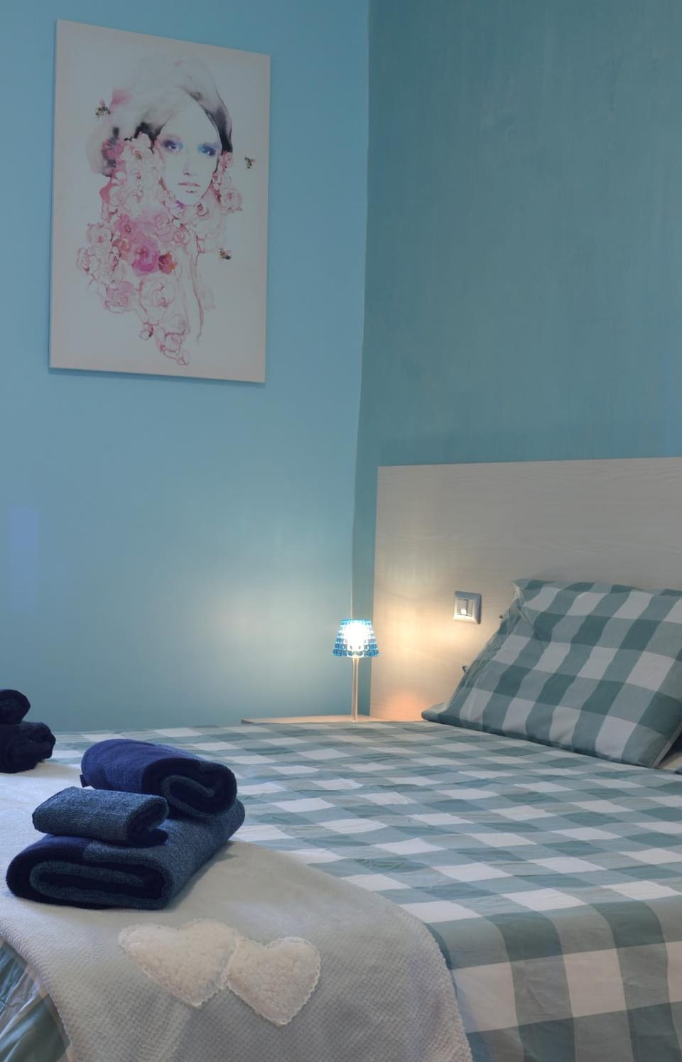 Bed, Decorative detail, Bedroom