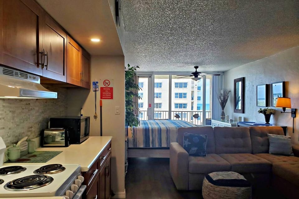 Pirates Cove Condo Unit #704 House in Daytona Beach Shores