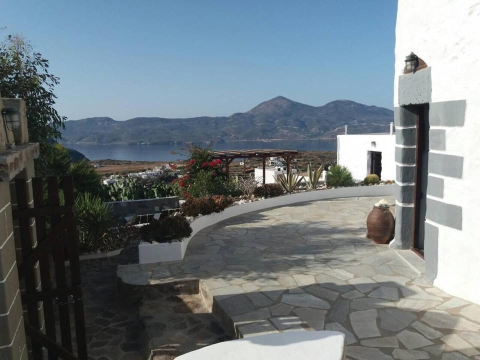 Property building, Patio, Natural landscape, Balcony/Terrace, Mountain view, Sea view