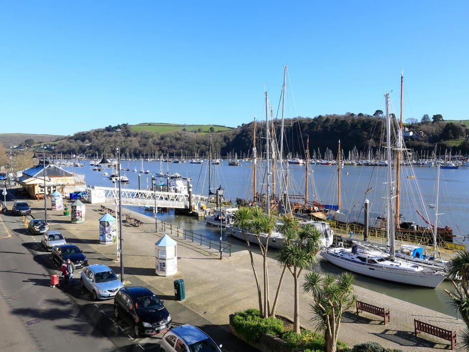 2 Embankment House Apartment in Dartmouth