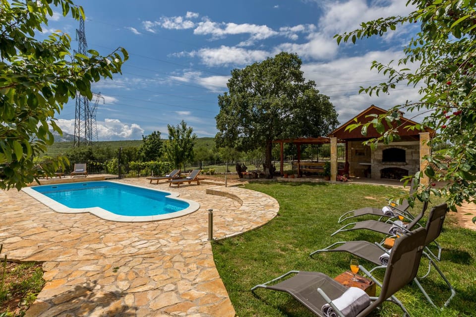 Patio, Day, Natural landscape, Garden, Garden view, Pool view, Swimming pool, sunbed