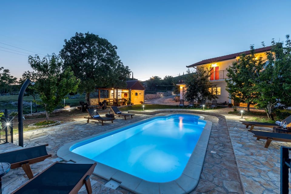 Patio, Day, Pool view, Swimming pool, sunbed