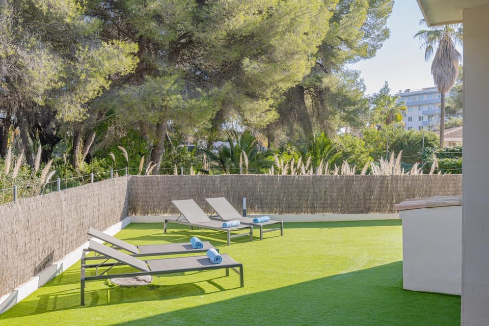Garden, sunbed