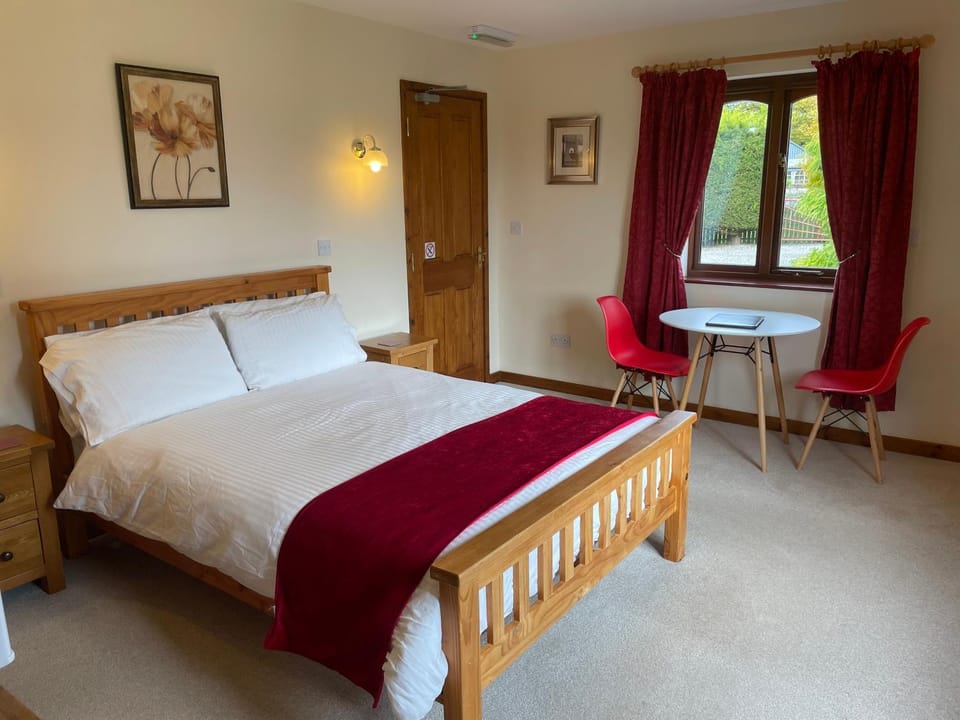 Photo of the whole room, Dining area, Bedroom